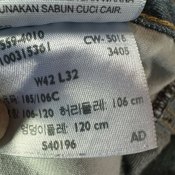 Levi jeans Size W42 L32 - Picture 9 of 10